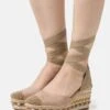 Alma En Pena Sandalen Met Plateauzool - Beige